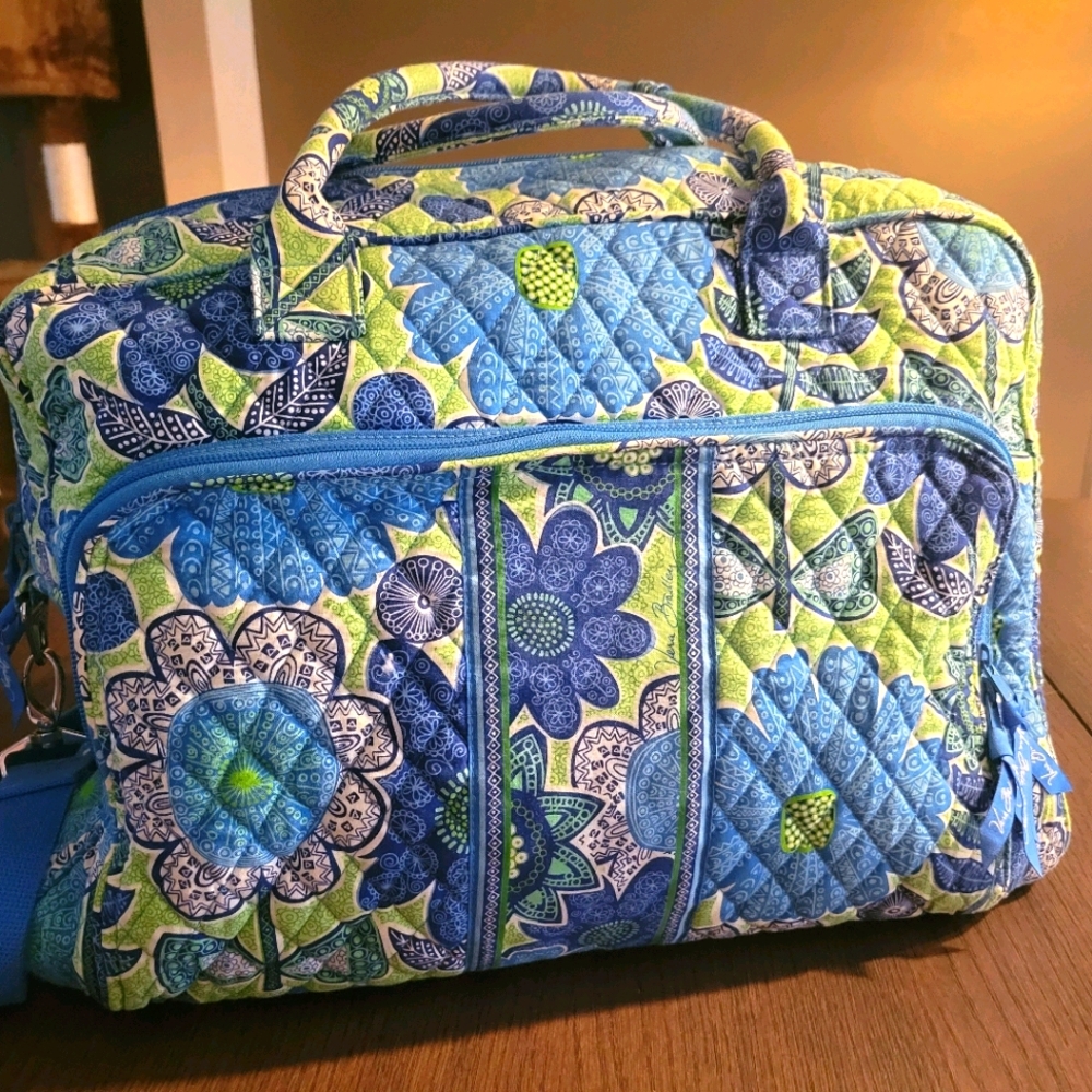 Vera bradly traveler doodle daisy